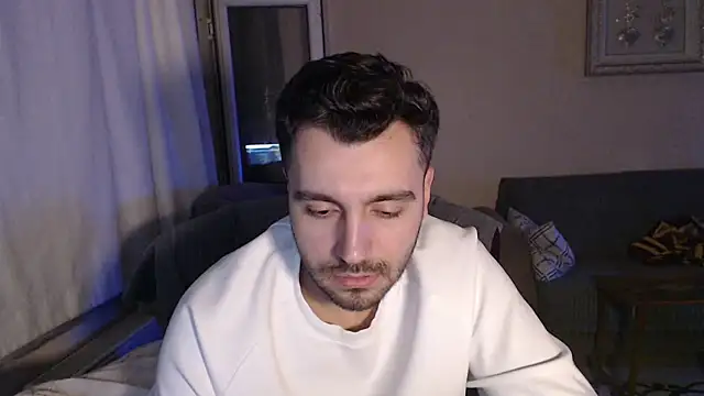 handsomeee04 online show from November 3, 2025, 9:29 pm