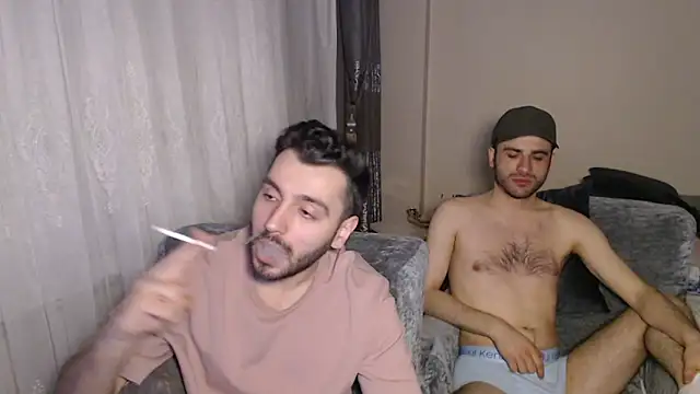 handsomeee04 online show from May 8, 2026, 9:18 pm