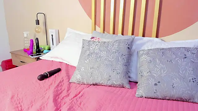 Nicole Angels  online show from October 8, 2025, 7:47 pm