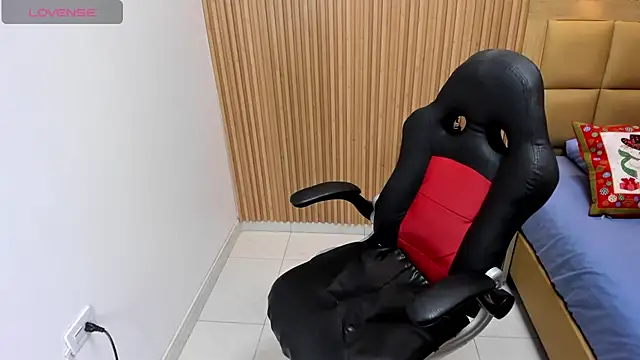 LOLAMAXI online show from December 3, 2025, 3:18 am