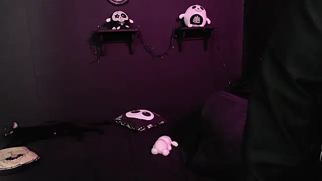 rousstattoo online show from October 3, 2025, 11:39 pm