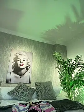 samy xoxox online show from December 29, 2024, 8:00 am