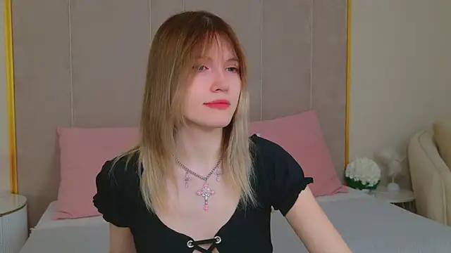 NellieLoyns online show from July 30, 2026, 5:12 pm