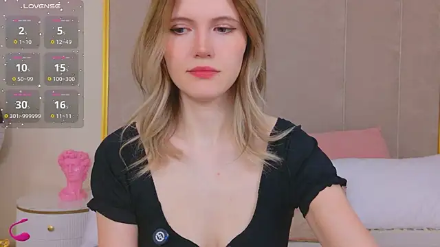 NellieLoyns online show from July 10, 2026, 5:24 pm