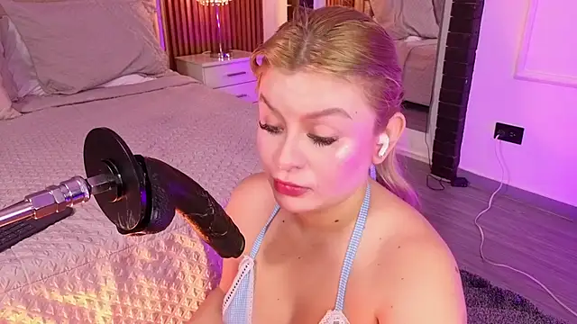 LolaAngellx online show from June 18, 2026, 9:20 pm
