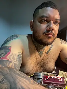 Snapshot of El_Titan1998 chatting on June 6, 2026, 12:32 pm El Titan1998 online show from June 6, 2026, 12:32 pm