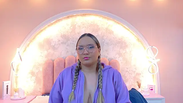 MiaLaurents online show from January 14, 2026, 4:49 am