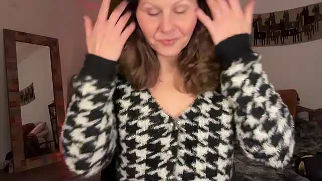 leahsparkles online show from December 18, 2025, 2:49 am