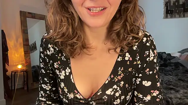 leahsparkles online show from December 3, 2025, 2:16 pm