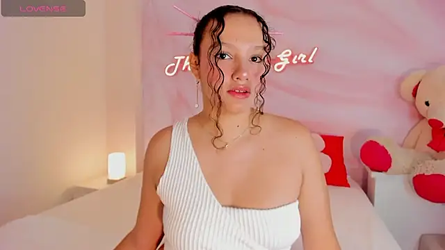 LucyLovelyy online show from September 15, 2025, 6:52 pm