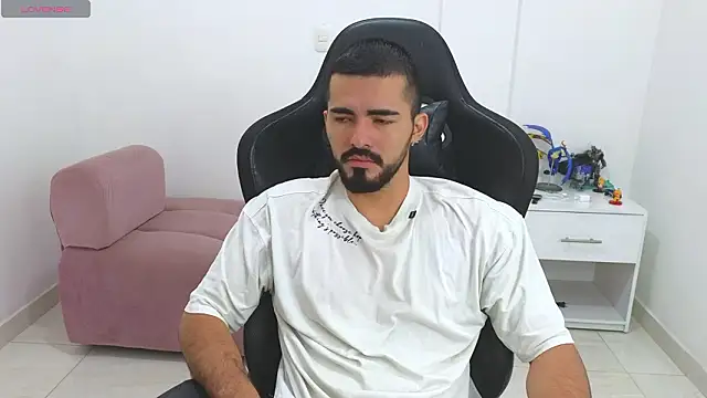 Massimoo 07 online show from February 6, 2026, 5:31 pm