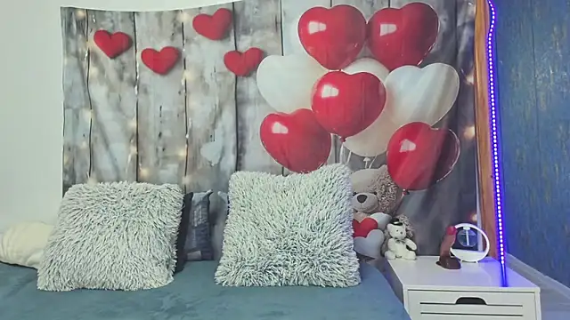 EmaLowe online show from September 26, 2025, 3:24 am