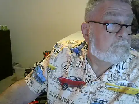 Snapshot of viejo_oso chatting on October 12, 2025, 4:52 pm viejo oso online show from October 12, 2025, 4:52 pm