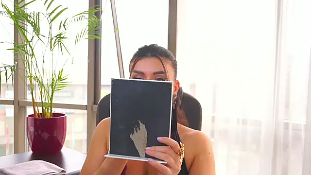 myakalifa online show from March 15, 2025, 8:48 am