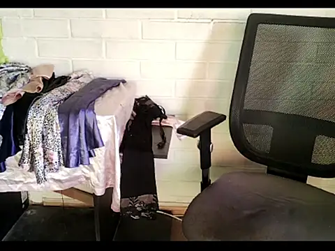 naughtyuki00 online show from January 10, 2026, 10:38 pm