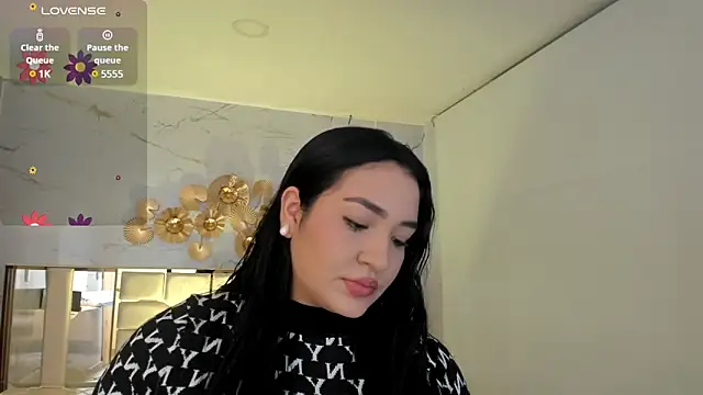 stefany duque1  online show from March 22, 2025, 2:16 am