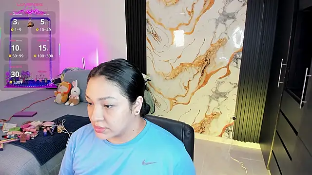 stefany duque1  online show from March 7, 2026, 8:58 pm