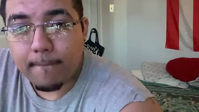 cloudy couple444 online show from February 21, 2025, 3:43 pm