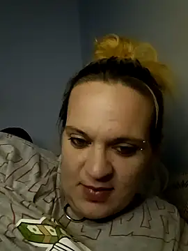 cloudy couple444 online show from December 22, 2024, 2:16 pm