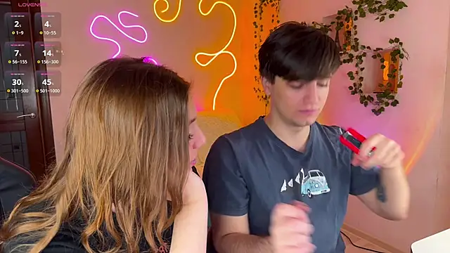 RobertAndLinela online show from October 7, 2025, 6:47 am