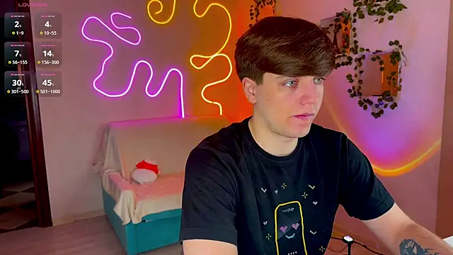 RobertAndLinela online show from September 11, 2025, 12:05 pm