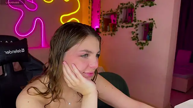 RobertAndLinela online show from March 18, 2025, 5:55 pm