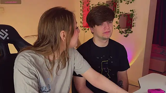 Snapshot of RobertAndLinela chatting on February 13, 2026, 9:53 am RobertAndLinela online show from February 13, 2026, 9:53 am