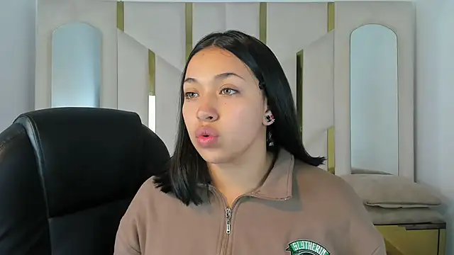 IsabellRodriguez18 online show from October 7, 2025, 3:18 am