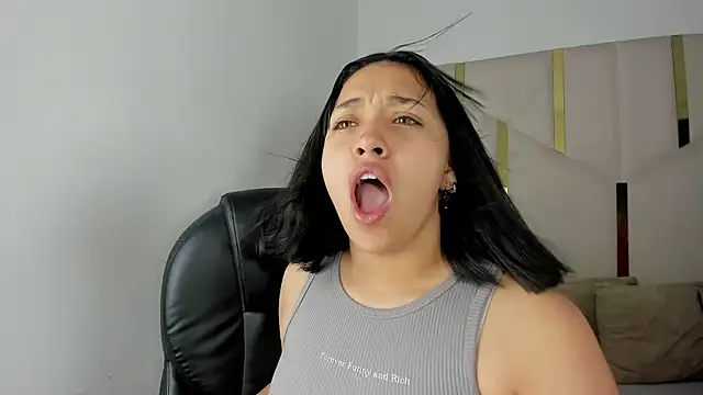 IsabellRodriguez18 online show from September 23, 2025, 2:40 am