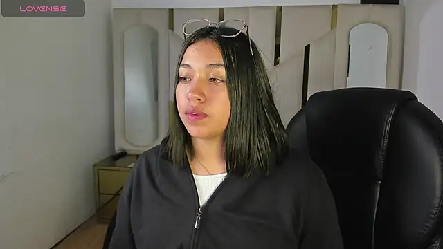 IsabellRodriguez18 online show from March 1, 2026, 4:01 am