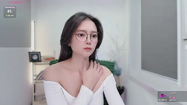 Natasha2025 online show from September 15, 2025, 1:33 pm