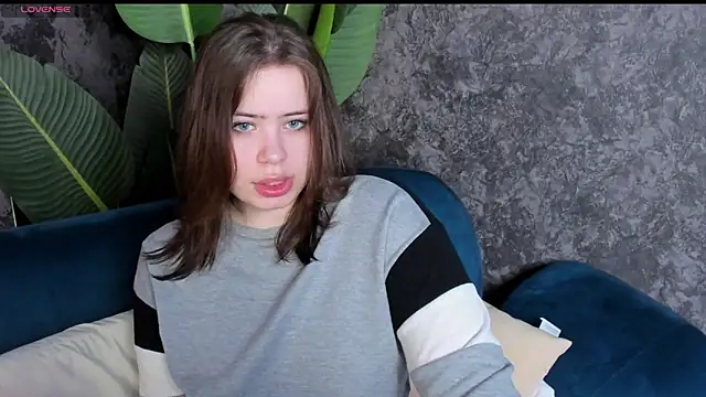 EricaElliott online show from November 13, 2025, 7:23 am