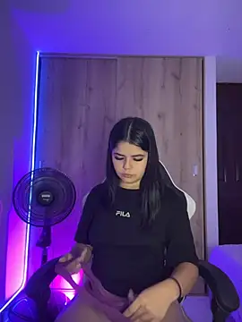 pretty angela1 online show from June 7, 2026, 7:57 am
