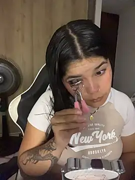 pretty angela1 online show from August 6, 2026, 11:33 pm