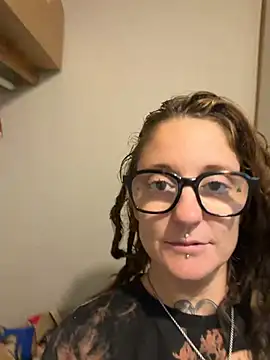 Snapshot of Eden_Darkskye chatting on August 4, 2026, 7:57 am Eden Darkskye online show from August 4, 2026, 7:57 am