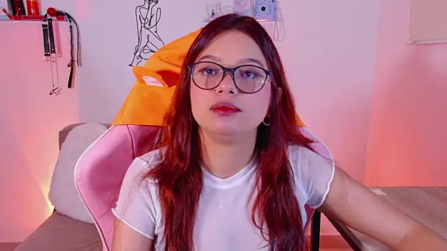 Snapshot of EmiF26 chatting on March 22, 2025, 4:35 am EmiF26 online show from March 22, 2025, 4:35 am