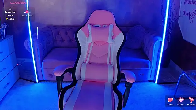 evanew  online show from October 25, 2025, 5:02 pm