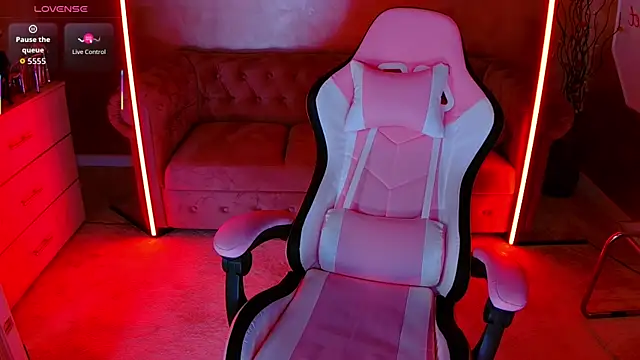 evanew  online show from December 16, 2025, 4:44 pm