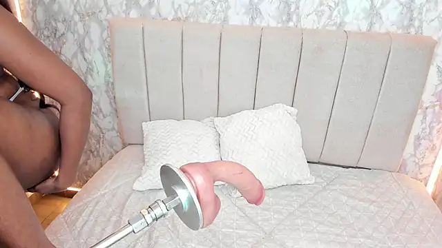 whiitneyfox online show from September 23, 2025, 11:45 pm