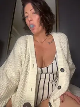 AlessasRoom online show from November 13, 2025, 10:35 pm