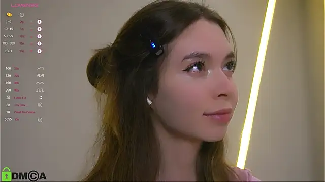 LittleOriana online show from September 19, 2025, 12:58 am