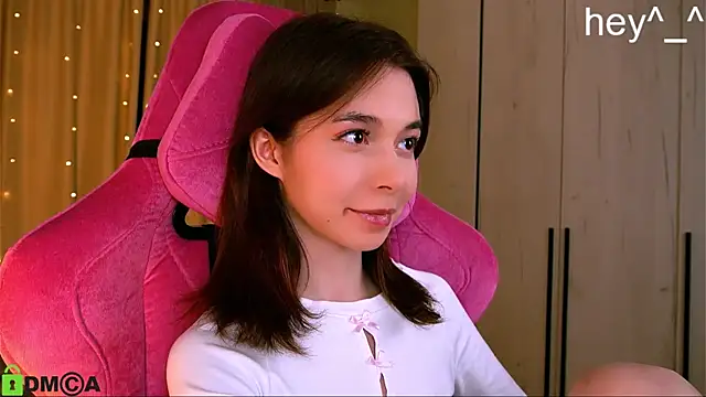 LittleOriana online show from March 7, 2025, 10:54 pm