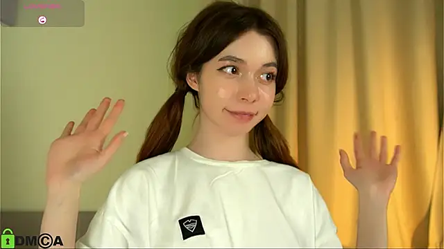 LittleOriana online show from February 13, 2025, 8:34 pm