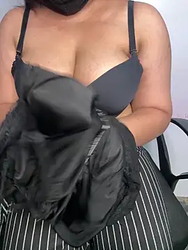 tanvihot2 online show from April 23, 2026, 4:08 pm