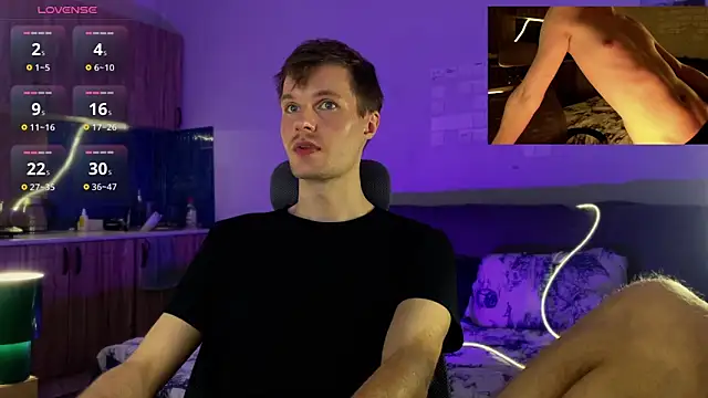 Leonnextdoor online show from April 11, 2026, 8:23 pm