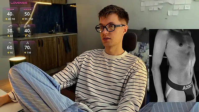 Leonnextdoor online show from February 26, 2026, 4:01 am