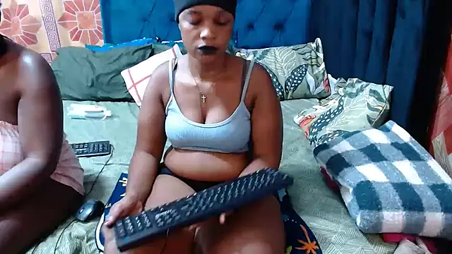 Snapshot of Thickbootykim chatting on March 6, 2026, 4:13 pm Thickbootykim online show from March 6, 2026, 4:13 pm