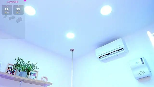 violeta candyy  online show from April 22, 2026, 3:35 am