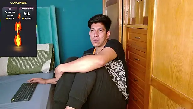 Noah-cock online show from December 1, 2025, 5:03 pm