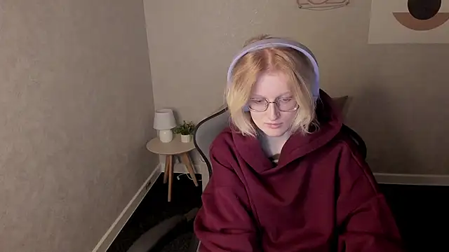 ElizabethHarpper online show from November 22, 2025, 1:15 am